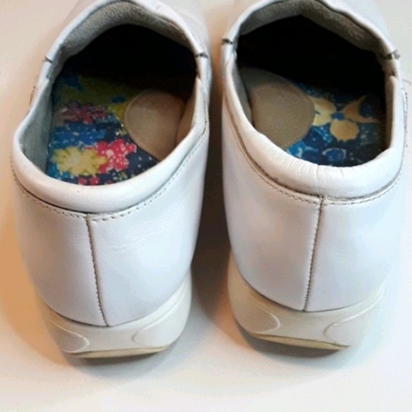 Grey's Anatomy Sz 7 Womens White Soft Walk Nursing Clogs - Picture 3 of 9
